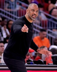 乌度卡透露新赛季首发待定，小贾巴里夏季训练成效显著